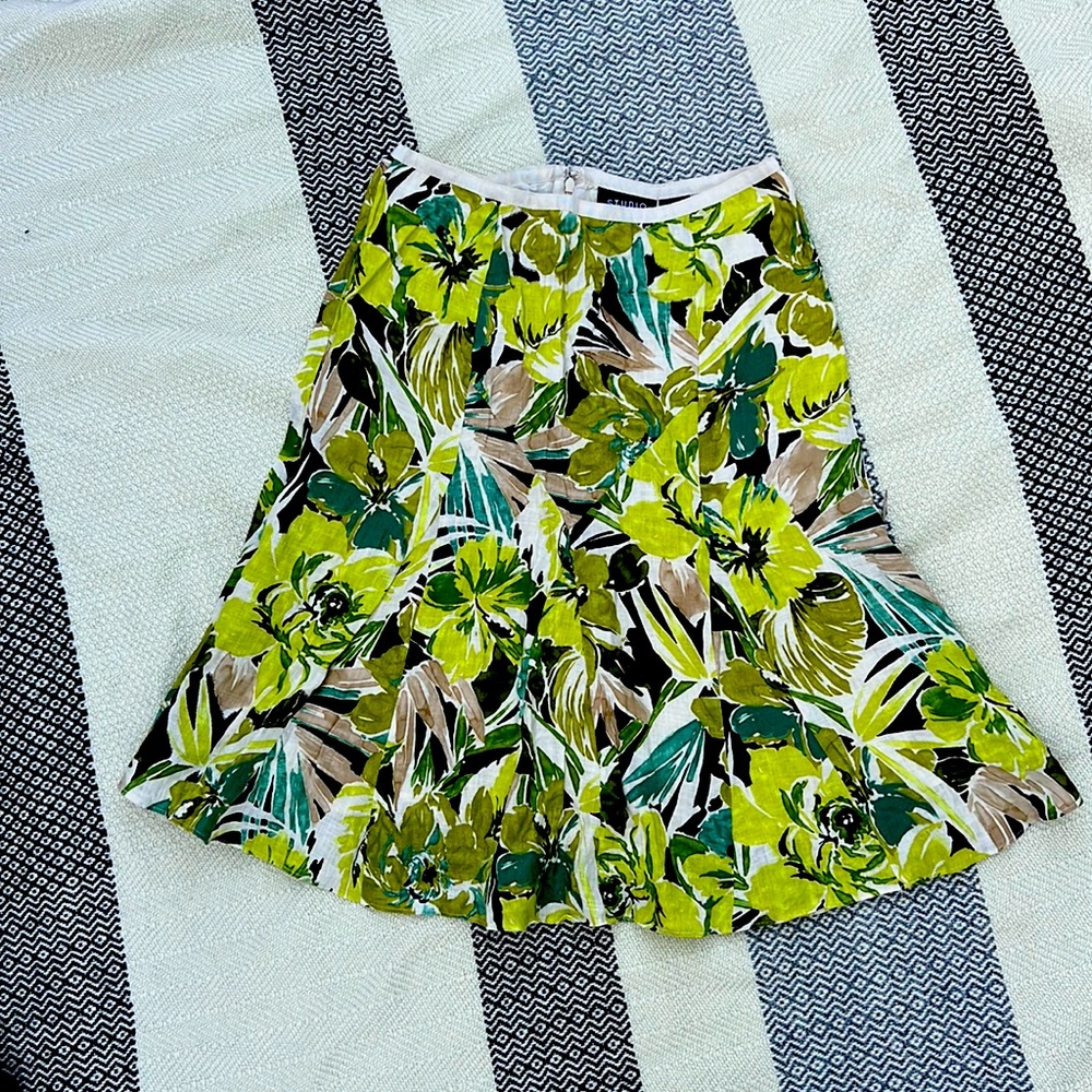 Gorgeous linen vintage skirt with watercolor floral motif